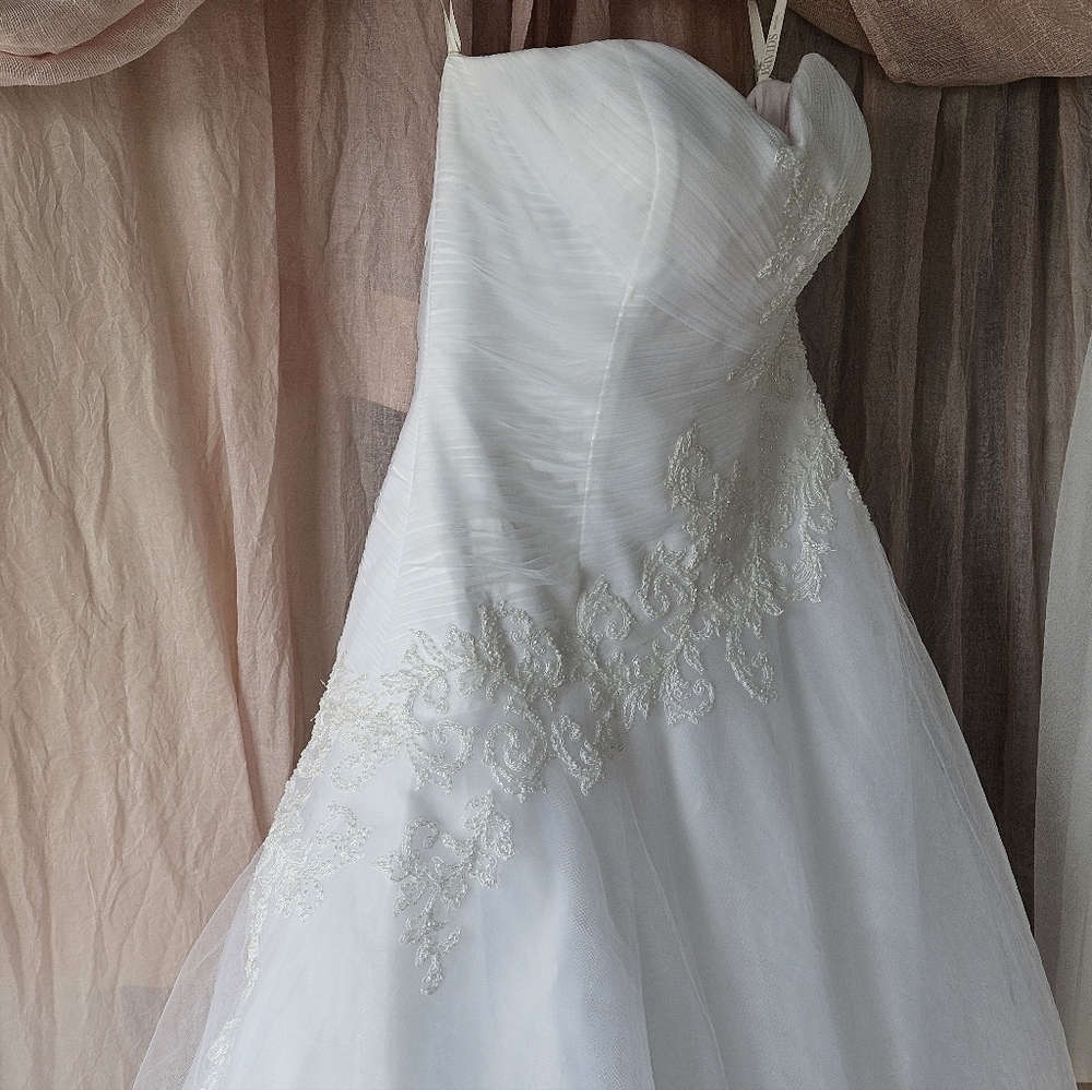 NEW White Gown - Picture 7 of 17